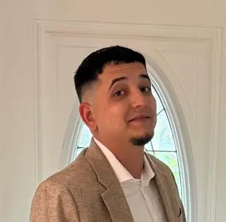 Team portrait: installation and maintenance technician