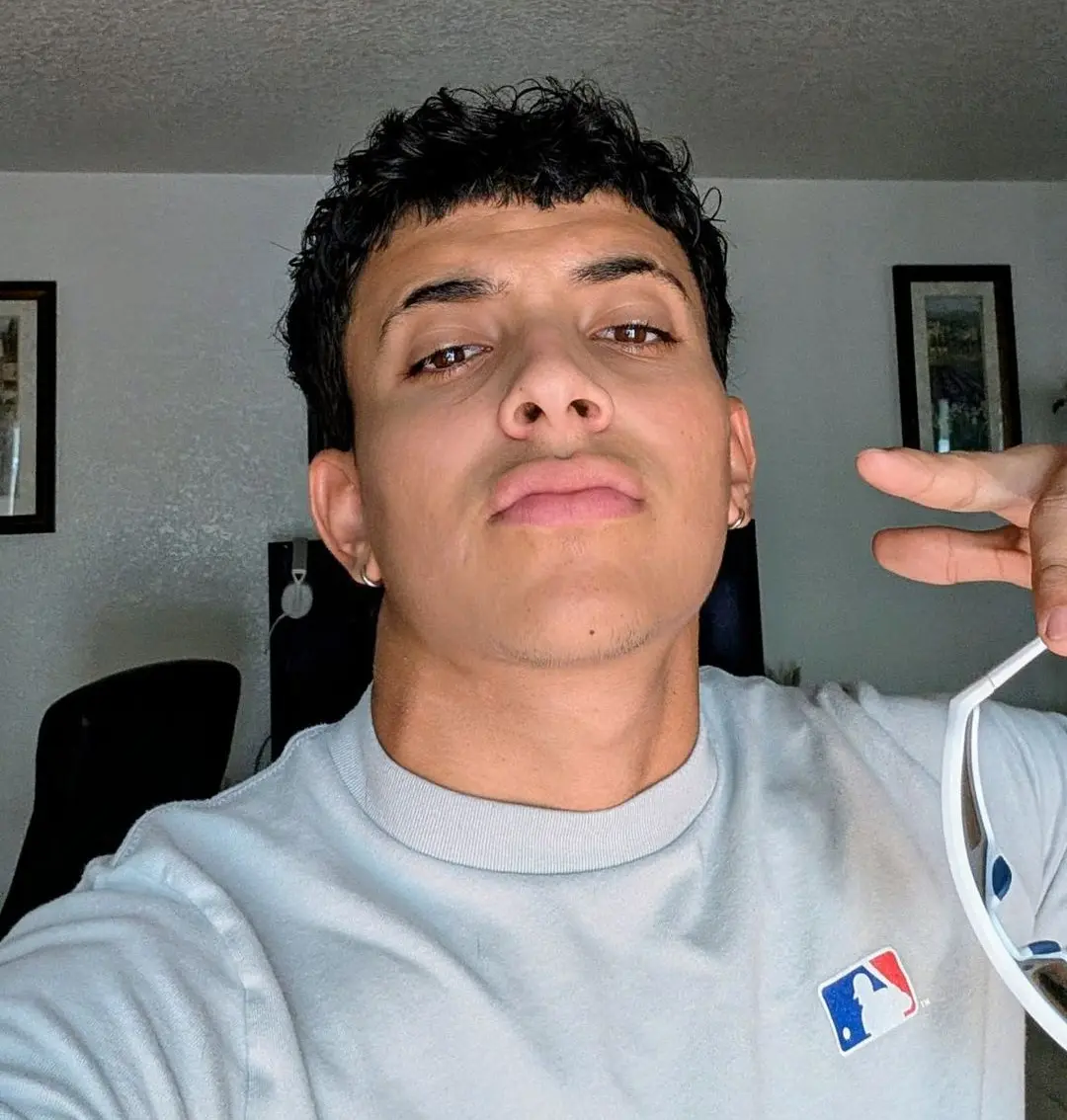 Team portrait: installation and maintenance technician